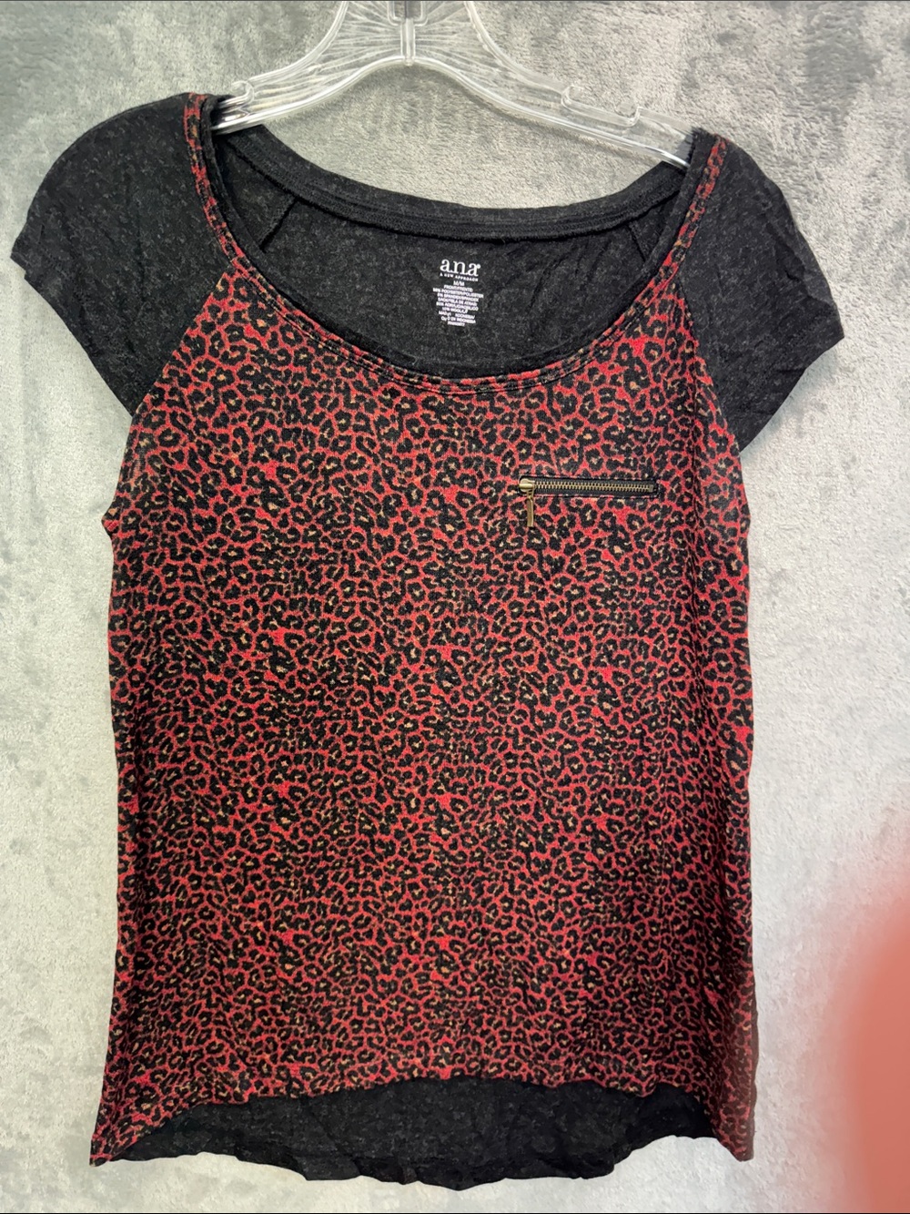 a.n.a Med Red black Leopard  Scoop Neck Top with Black Sleeves